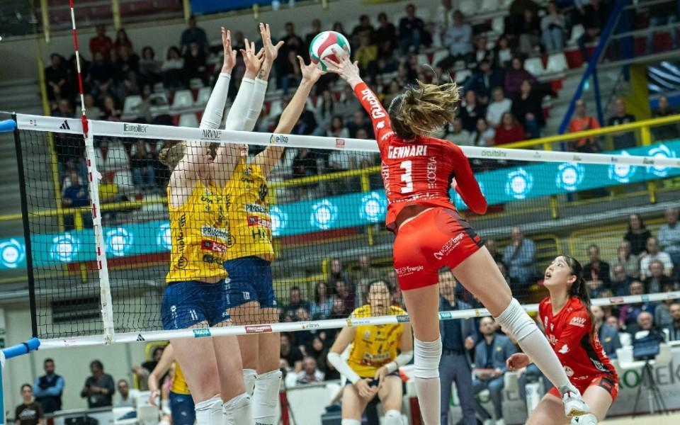 九游游戏平台-直落三局横扫！朱婷13分率队再胜一场，科内利亚诺跻身意甲四强