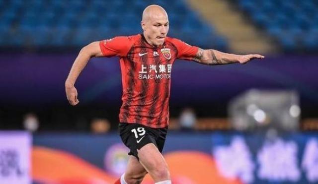 海港洋枪团制造5比0泰山 奥斯卡未首发一人大爆发