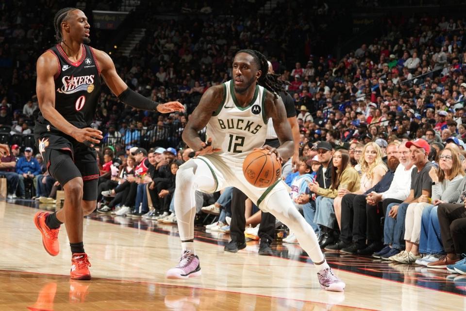 九游官网app下载-无缘直通季后赛！马克西21分76人横扫雄鹿 附加赛将战魔术